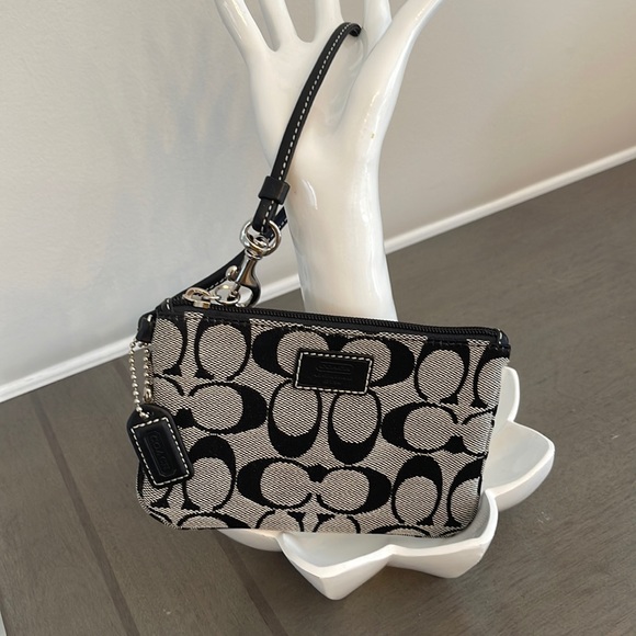 Authentic Coach Signature Logo Wristlet Black - Picture 1 of 5